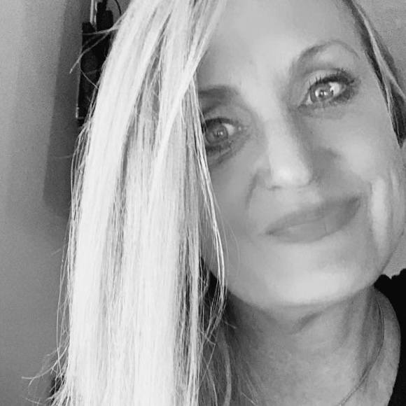 Meet your Posher, Beth - Picture 1 of 1